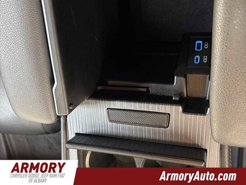 Used 2022 Toyota Sienna XLE Woodland Edition image 21