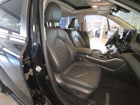 Used 2023 Toyota Highlander XLE image 25