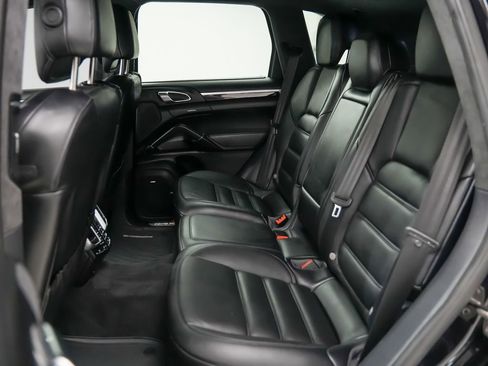 Certified 2017 Porsche Cayenne Turbo AWD/4WD image 18