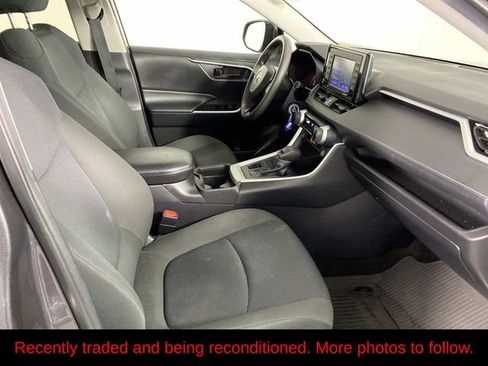 Used 2021 Toyota RAV4 LE AWD/4WD image 11