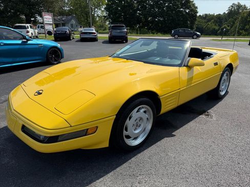 Used 1992 Chevrolet Corvette Coupe RWD image 2