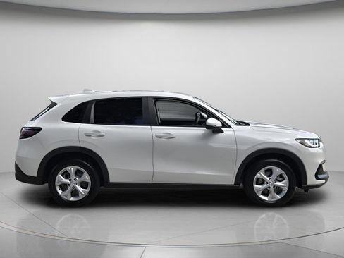 Certified 2025 Honda HR-V LX image 3