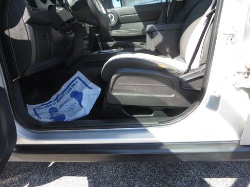 Used 2008 Dodge Nitro SXT image 12