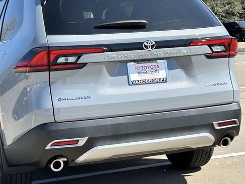 New 2026 Toyota Grand Highlander AWD Hybrid image 6