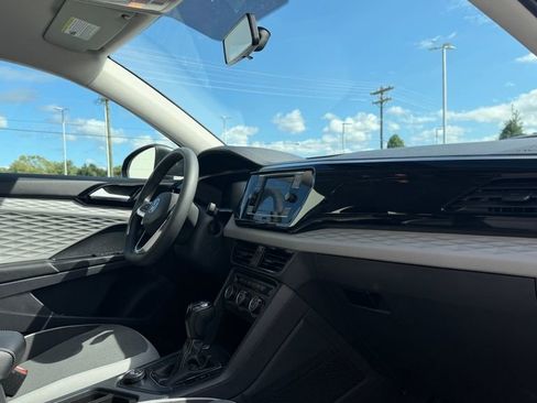 Certified 2022 Volkswagen Taos S image 29