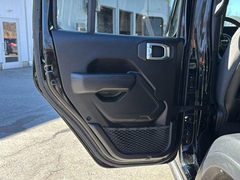 Certified 2025 Jeep Wrangler Unlimited Rubicon AWD/4WD image 21