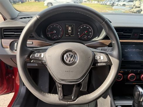 Used 2022 Volkswagen Passat 2.0T image 14