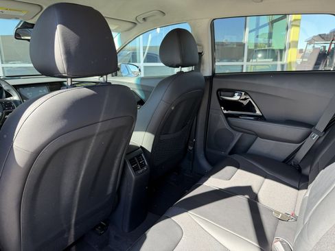 Used 2022 Kia Niro EX image 36