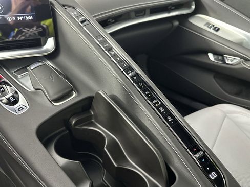 Used 2021 Chevrolet Corvette Stingray Convertible w/ Z51 Performance Package image 19