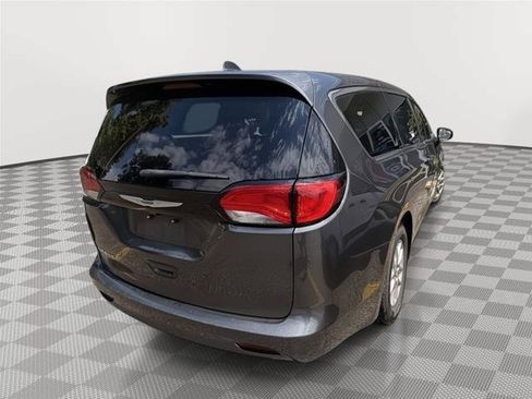 Used 2023 Chrysler Voyager LX FWD image 5
