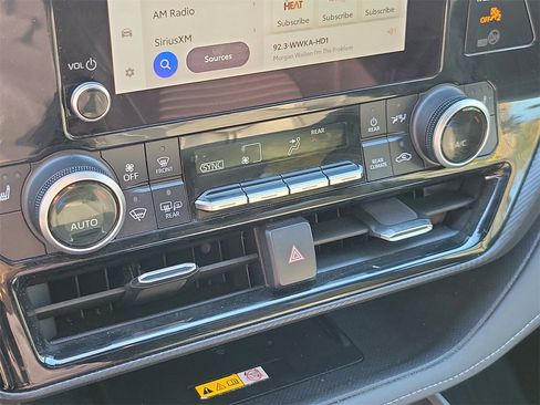 Used 2024 Toyota Highlander XSE image 28