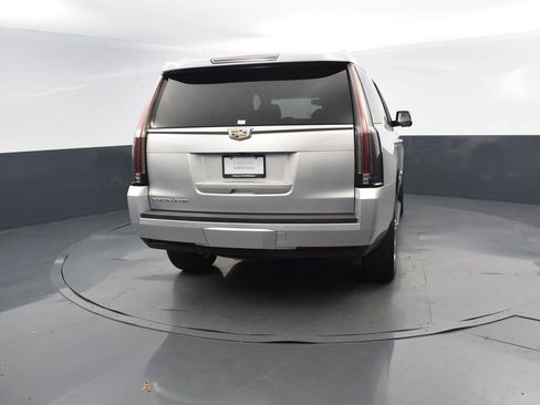 Used 2016 Cadillac Escalade Luxury image 5