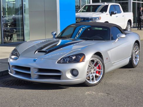 Used 2004 Dodge Viper SRT-10 image 2