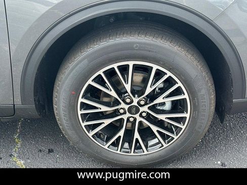 New 2025 Ford Escape SE image 12