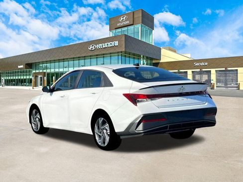 Used 2025 Hyundai Elantra Sport FWD image 5