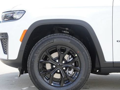 New 2026 Jeep Grand Cherokee Altitude AWD/4WD image 5