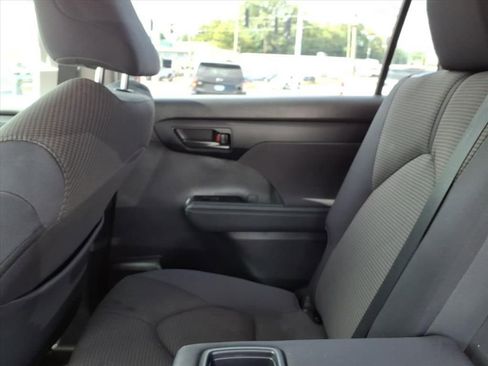 Used 2023 Toyota Highlander LE image 33