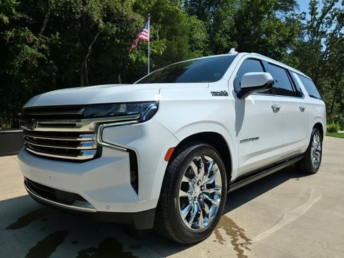 Used 2022 Chevrolet Suburban High Country AWD/4WD image 2