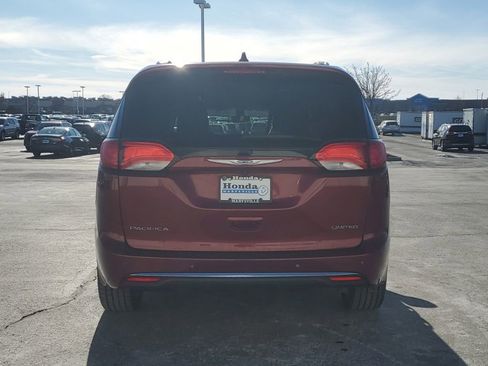 Used 2018 Chrysler Pacifica Limited image 6