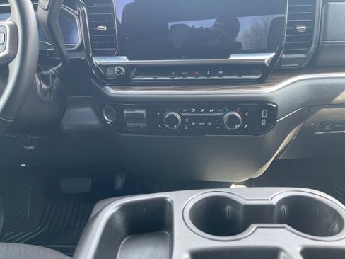 Used 2025 Chevrolet Silverado 2500 LT w/ Convenience Package image 13