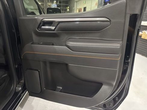 Used 2025 GMC Sierra 1500 AT4 image 32