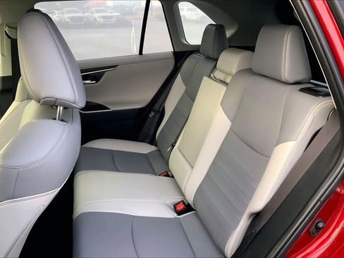 Used 2022 Toyota RAV4 Limited image 21