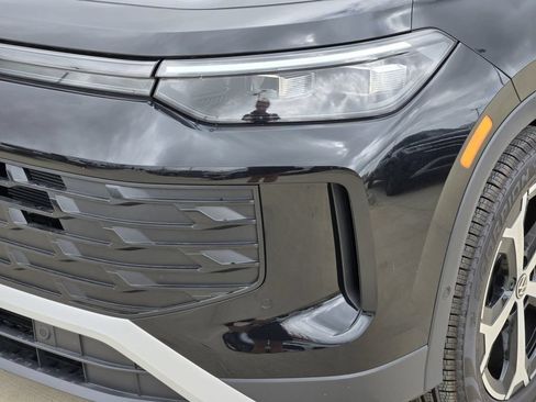New 2026 Volkswagen Tiguan SE FWD image 7