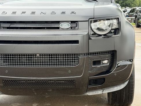 Used 2025 Land Rover Defender 110 X-Dynamic SE AWD/4WD image 8