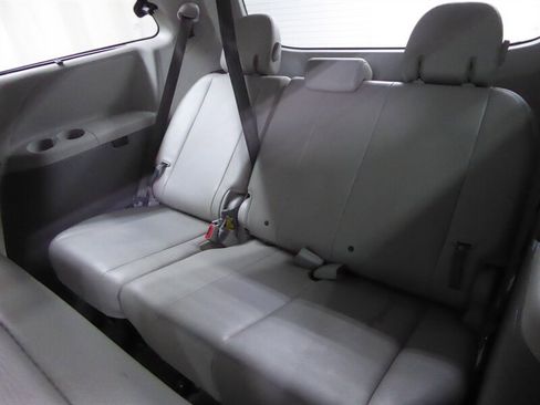 Used 2013 Toyota Sienna XLE FWD image 34