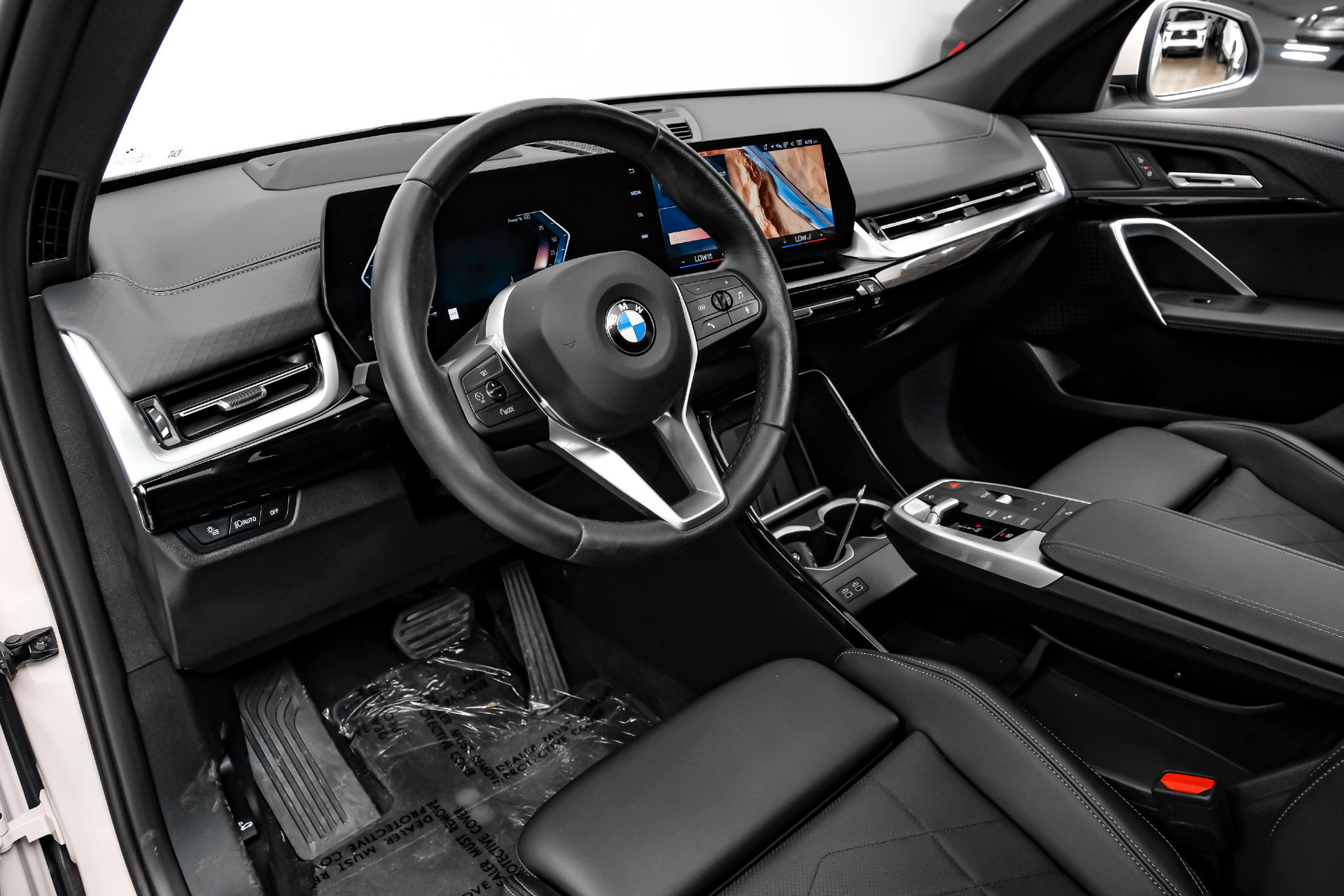 Used 2026 BMW X2 xDrive28i AWD/4WD image 3