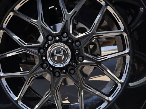 Used 2025 GMC Sierra 2500 AT4 w/ AT4 Premium Plus Package image 8