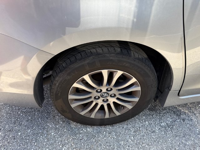 Used 2018 Toyota Sienna XLE Premium FWD image 10