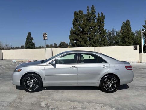 Used 2010 Toyota Camry LE image 9