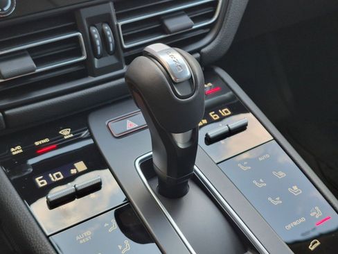 Certified 2026 Porsche Macan AWD/4WD image 20
