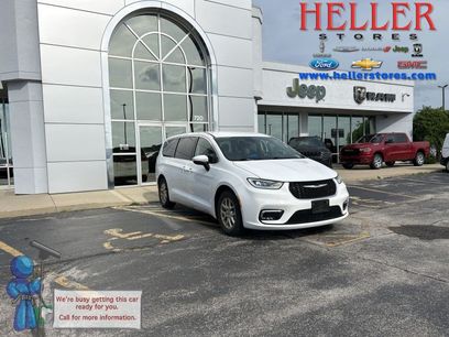 Used 2023 Chrysler Pacifica Touring-L