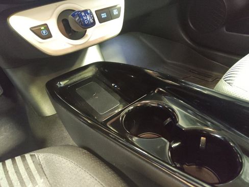 Used 2017 Toyota Prius Three image 26