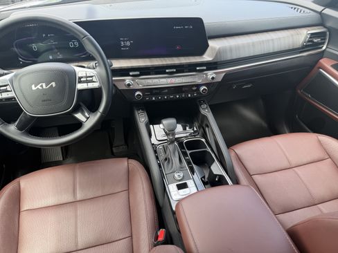Certified 2024 Kia Telluride EX w/ EX Captain's Chair Package FWD image 16