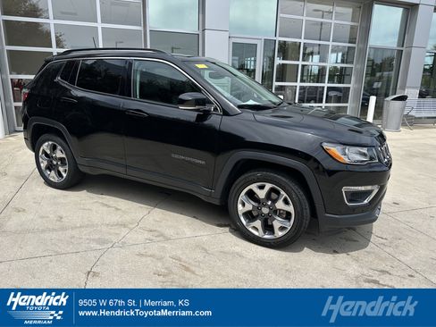 Used 2018 Jeep Compass Limited w/ Navigation Group AWD/4WD image 1