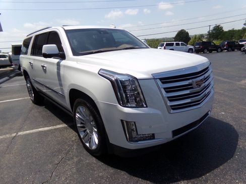 Used 2016 Cadillac Escalade ESV Platinum AWD/4WD image 5