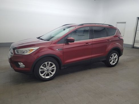 Used 2017 Ford Escape SE w/ Equipment Group 201A image 2