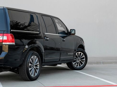 Used 2017 Lincoln Navigator L Select image 6