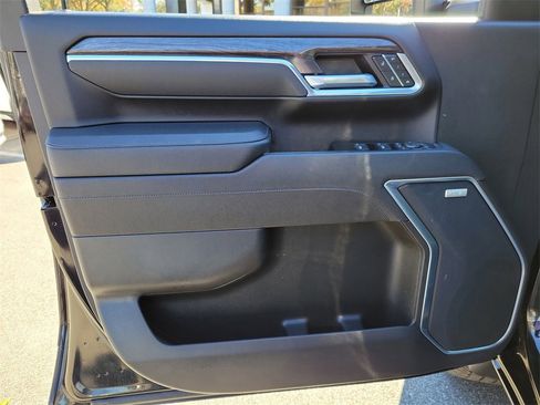 Certified 2025 Chevrolet Silverado 2500 LTZ w/ LTZ Convenience Package image 21