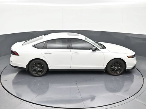 Used 2025 Honda Accord SE image 18