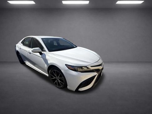 Used 2024 Toyota Camry SE FWD image 8