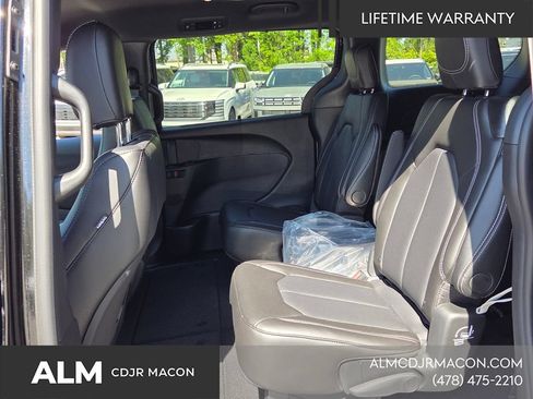 New 2026 Chrysler Pacifica Select FWD image 8