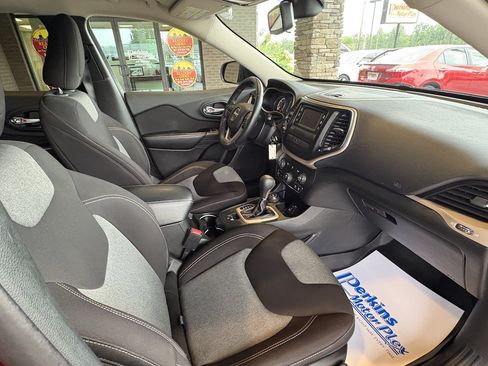Used 2014 Jeep Cherokee Latitude AWD/4WD image 23