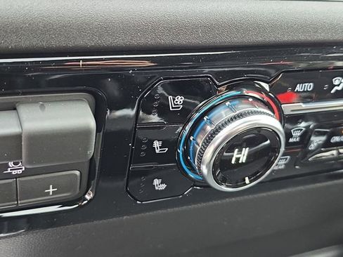 New 2026 GMC Sierra 2500 SLT w/ SLT Convenience Package image 9