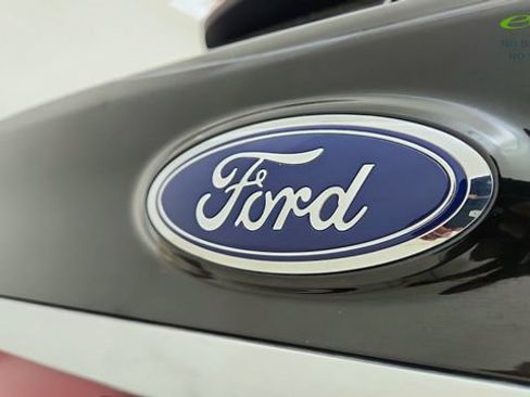 Used 2020 Ford Edge Titanium w/ Equipment Group 301A FWD image 19