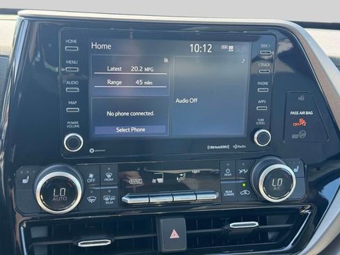 Used 2022 Toyota Highlander XLE AWD/4WD image 34
