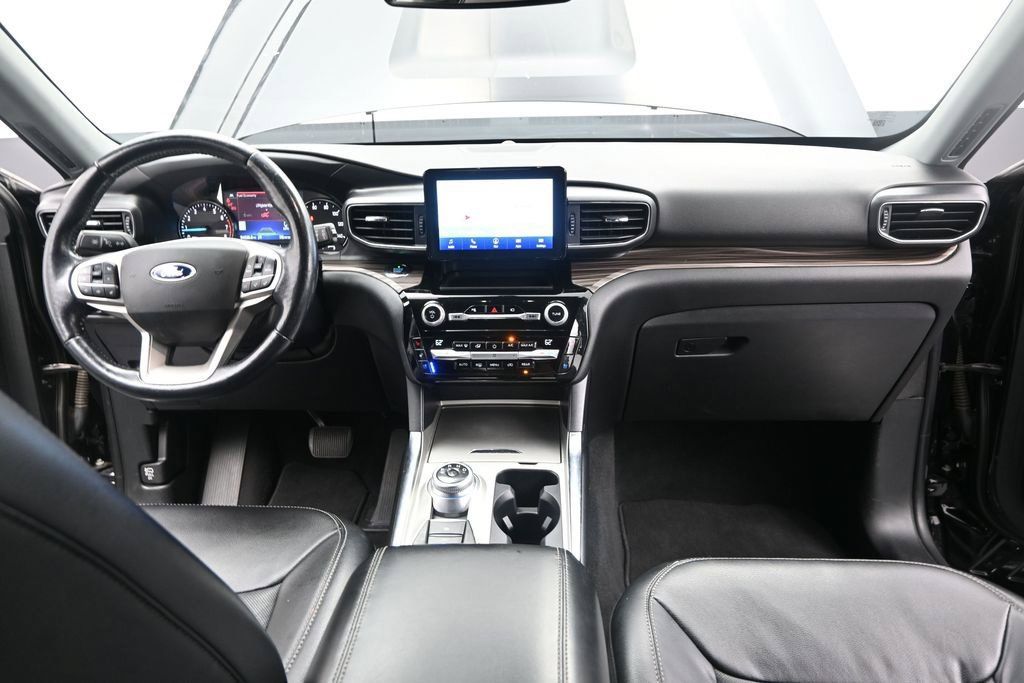 Used 2021 Ford Explorer Limited w/ Equipment Group 301A AWD/4WD image 31